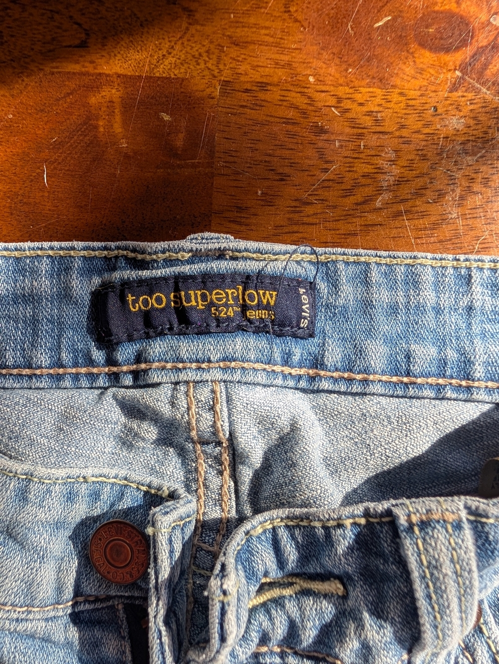 Levi Strauss Too Superlow 524 Lightwash Skinny Jeans Levi's Junior's Size 3 - Picture 3 of 10